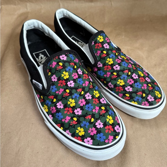 Vans Shoes - Vans Unisex Classic Slip On in Bright Floral on Black. Size M6.5/W8